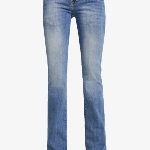 Ltb jeans  - Skitsnygga lågmidjade jeans som tyvärr är för korta för mig som är 170 och gillar när mina jeans är lite långa!! Helt nya aldrig använda bara provat de men kunde inte returnera då jag drog av lapparna 