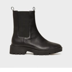 Boots - Säljer dessa otroligt snygga bootsen storlek 38. Använd ett fåtal gånger. Säljer för 180kr köparen står för frakten 