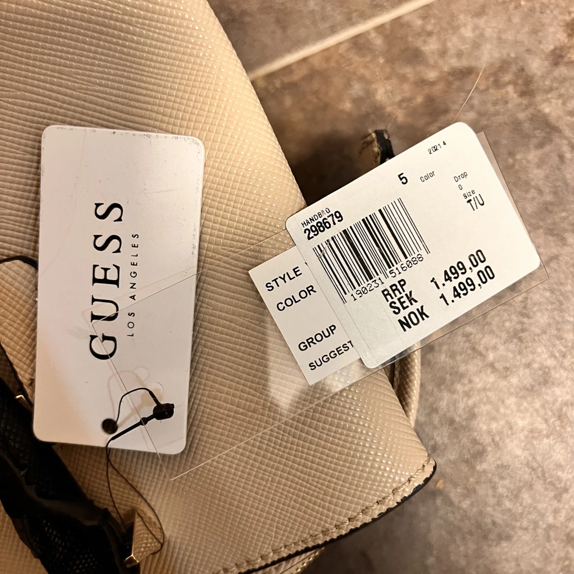 Helt ny väska från guess - 91