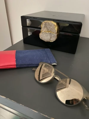 Le specs solglasögon - Sparsamt använts med lite repiga i glaset!