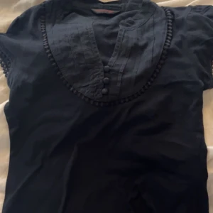 Marinblå tröja  - Fin typ T-shirt/blus 💙