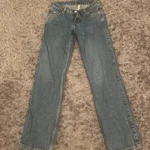 Weekday arrow jeans! Har ett par till i 24/30