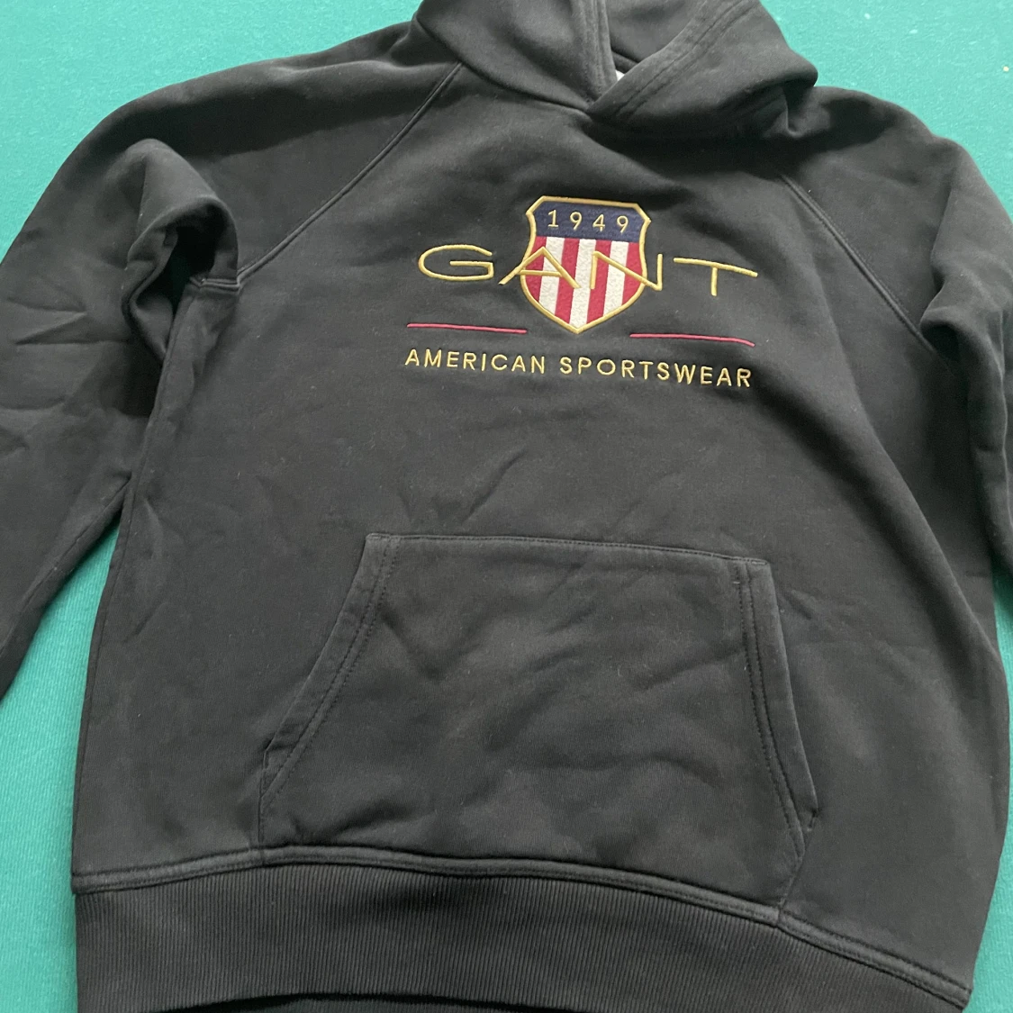 Svart Hoodie Gant -storlek 158/164