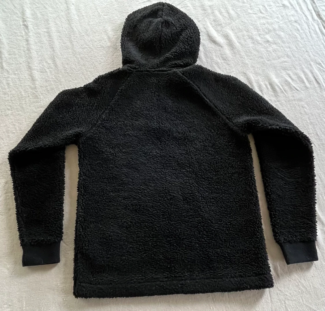 Pile hoodie från Peak Performance  - 90