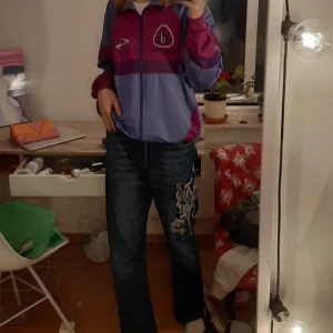 Edhardy jeans - Säljer dessa feta Ed Hardy jeans av Christian Audigier. Storlek 32 herr. Pris 1400kr