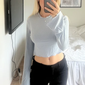 Topp från NAKD - Säljer en ljusblå topp från Na-kd i storlek XS💕