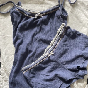 Rituals pyjamas set - jättesnyggt pyjamas set från rituals, shortsen är strlk S och linnet M. Använder inte så säljer:) Bra skick :)