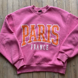 Tröja i nyskick  - Tröja från Gina Tricot i mycket fint skick. Använd fåtal gånger. 