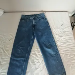 Blå baggy jeans från carlings, säljer då dem ej passar längre, peis kan diskuteras 