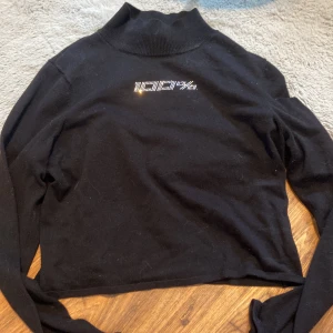 Svart långärmad  - Svart långärmad, turtleneck, skönt material 