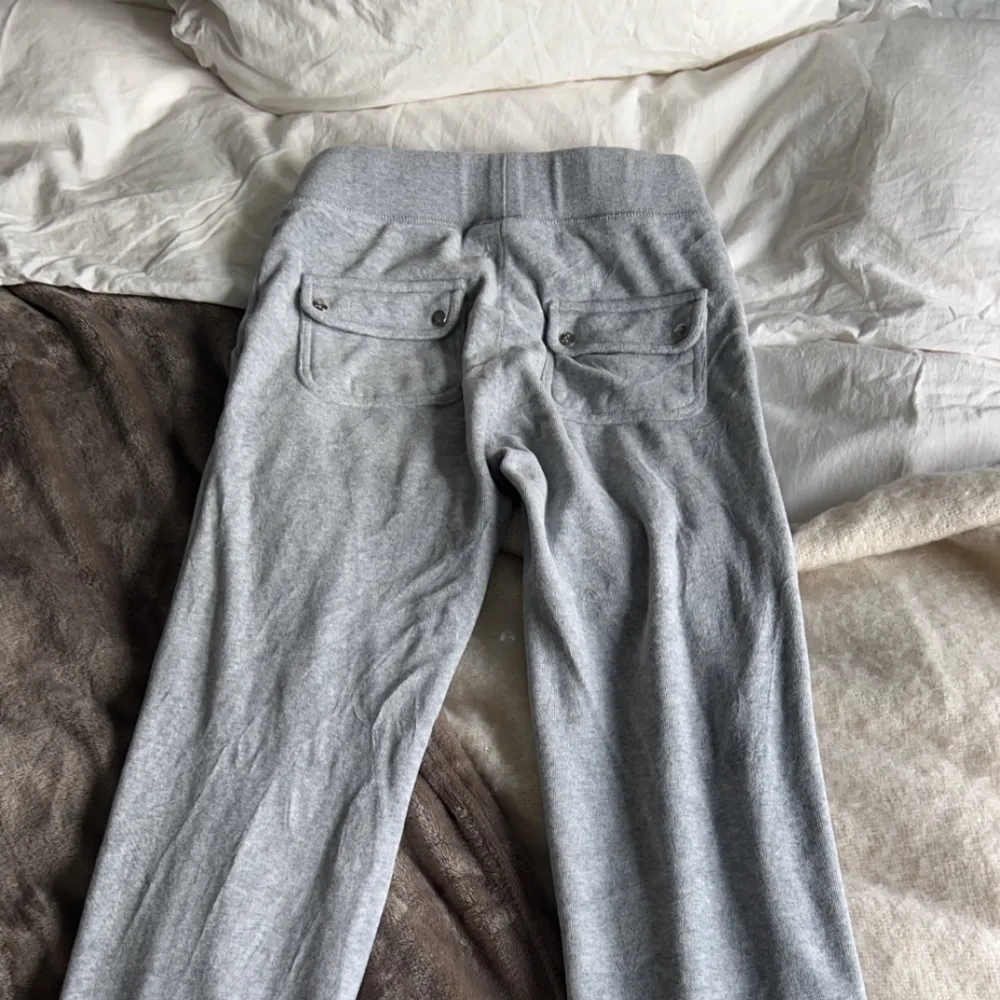 Fina mjukis byxor, använda några gånger, nypris 1100. Jeans & Byxor.