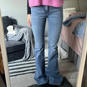 Jeans - Mid waist jeans💙