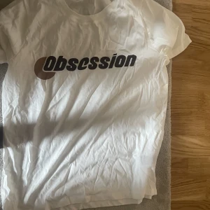 T-shirt  - Ny frakt ingår