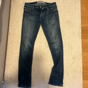 Jacob Cohën jeans - Tja, säljer dessa Jacob Cohën jeansen i storlek 30 som jag inte använder längre. Nypris 5500 