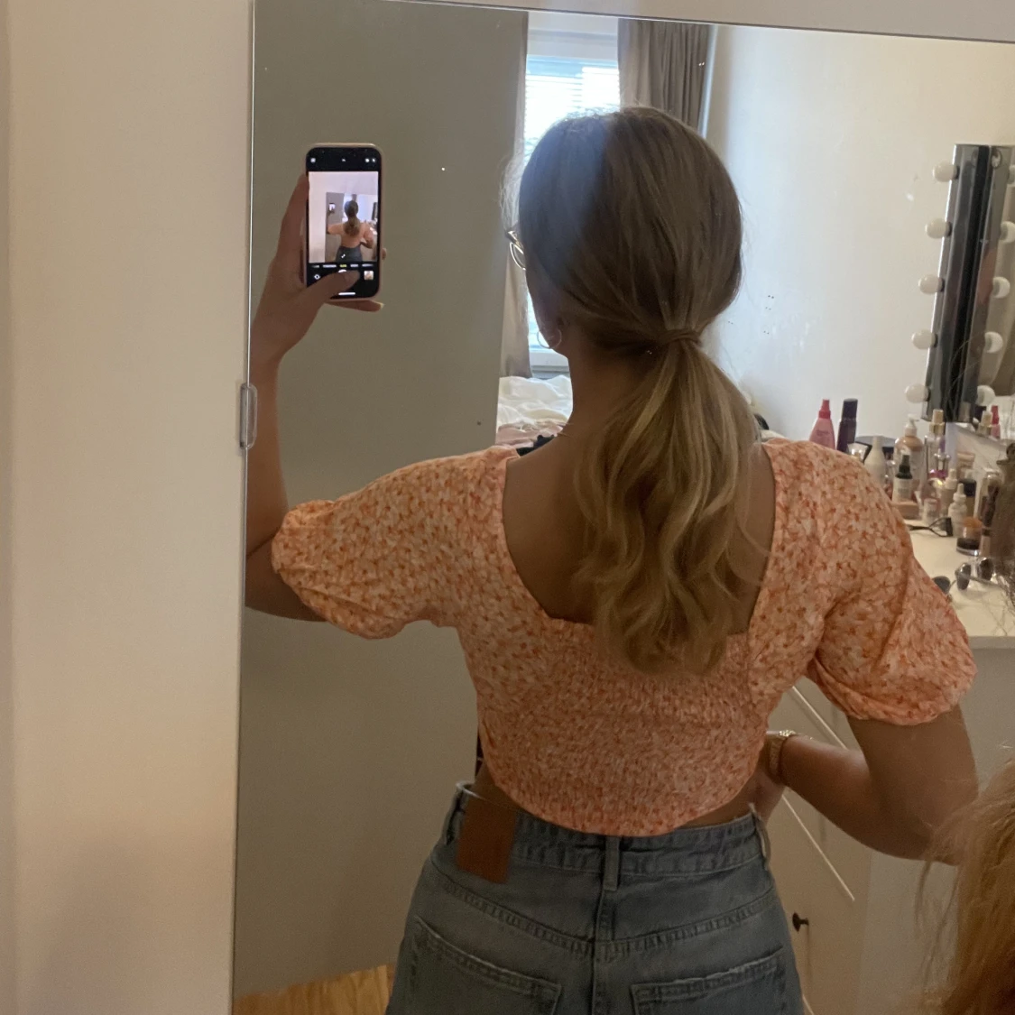 Orange blommig sommartopp.  - 90