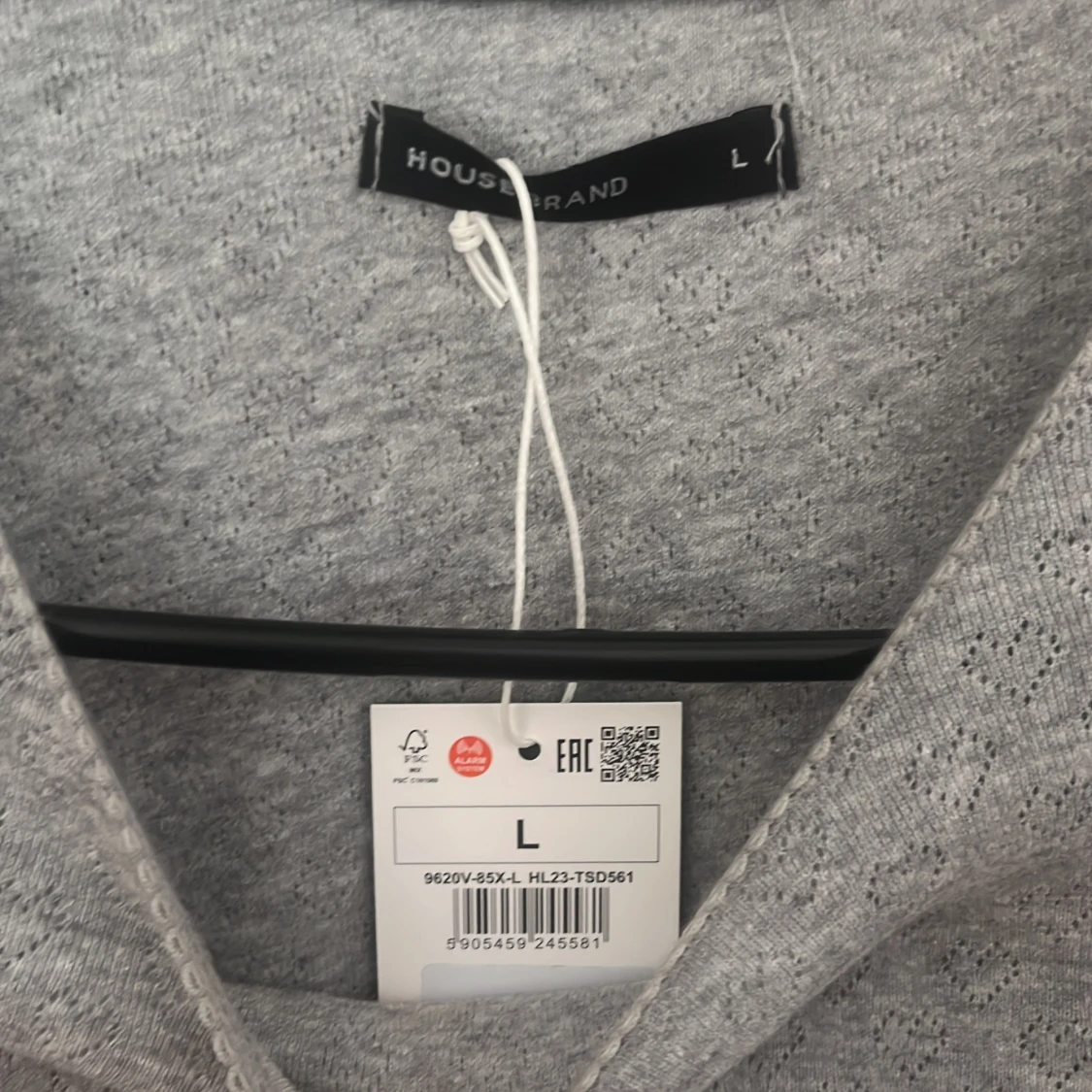 Oanvänd grå t-shirt - 91