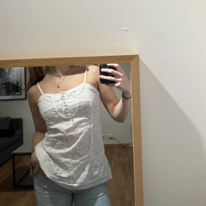 Gullig topp - Aldirg använd💕frakt tillkommer 