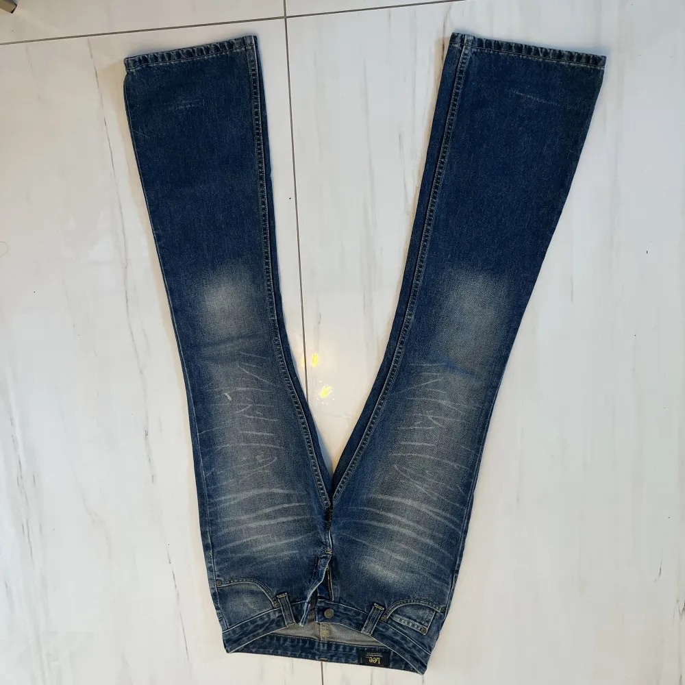 Hej! Tänkte sälja dessa lee jeans som ej kommer till användning, köpte dessa här på plick och har endast testat dem💕 . Jeans & Byxor.