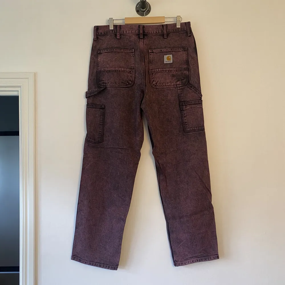 size 33x32, barely used. Jeans & Byxor.