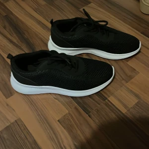 Sport skor - Den är skön bra men är små på mig.