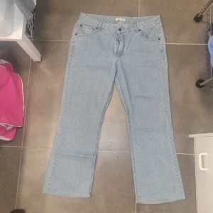 Jeans 46 - Jeans i fint skick "by ellos"   68 cm i ben innerlängd   Köpare betalar frakten 