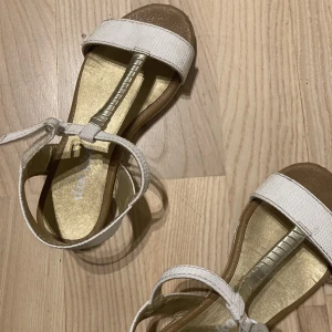 Barnskor - Fina barnskor i str 31