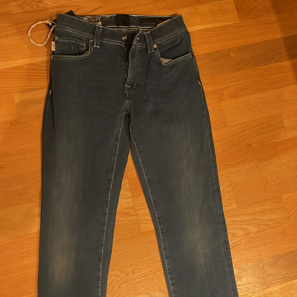 Tramarossa Jeans - modell Leonardo. Smal passform. Helt oanvända med tags kvar, ny pris 3199:-. Från Ströms Göteborg.. Jeans & Byxor.