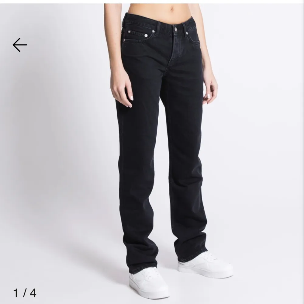 Ett par lågmidjade svarta jeans från lager 157. Aldrig använda.. Jeans & Byxor.