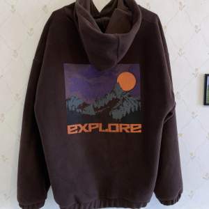DM för köp! Fleeceaktik och mysig hoodie från Urban outfitters. Ställ gärna frågor om du har. Mycket bra skick samt pris kan diskuteras. 