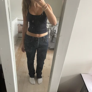 Jeans - Ett par mörkblå jeans från nudie 👖 pris kan diskuteras