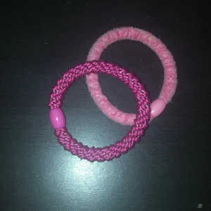 Fina och nya  - Dom e fejk men jätte fina . Kostar till sammans 30kr