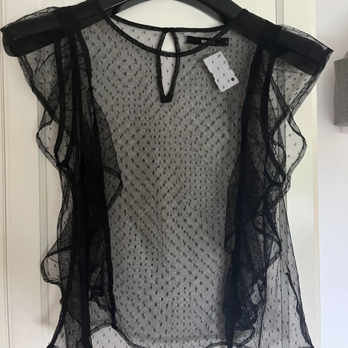 Genomskinlig topp med spets!