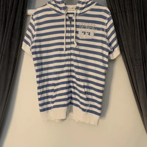 Kortärmad tjocktröja - Fint skick.