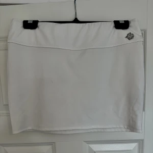 Minikjol - Använd en gång, i nyskick. Stretchig, likt baddräktsmaterial.