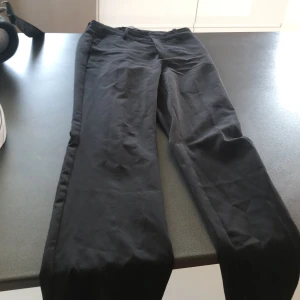 Kostymbyxor - Säljer kostymbyxor från bik bok som knappt kommit till användning💕säljer dem för 80kr plus frakt❣️