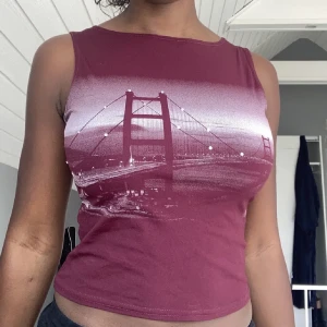 fint linne - superfint vinrött linne med rhinestones i dunderskick. sitter som en xs/s