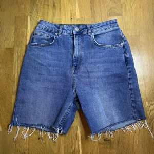 Shorts - Storlek:36 Från:NAKD Skick:bra skick! Aldrig använt Använt men i bra skick! 🧸 Postar med PostNord och tar bara emot Swish! Skriv för mer info🩷