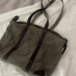 Vintage väska Don Donna - Cool Don Donna väska i lite vintage. Brun aktig färg. Pris kan diskuteras vid snabb affär!💕