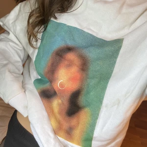 Snygg sweatshirt  - Sweatshirt i nyskick🤍