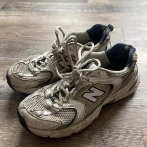 Säljer mina new balance 530 i storlek 38.5! Välanvända men forfarande i ok skick. 