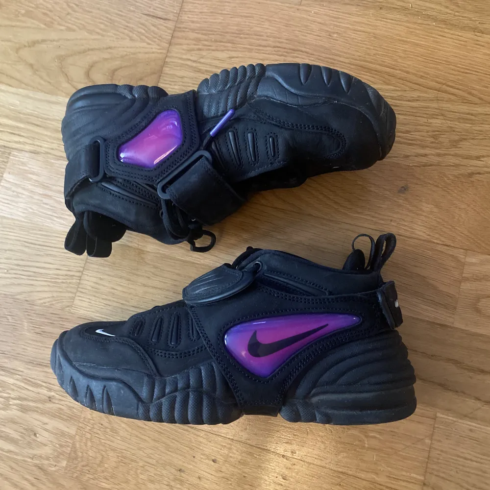 Nike x Ambush , säljer mina Nike Adjust force black purple i stl 36. Justerbara. Använda ett fåtal gånger, nästan som nya. 🖤💜. Skor.