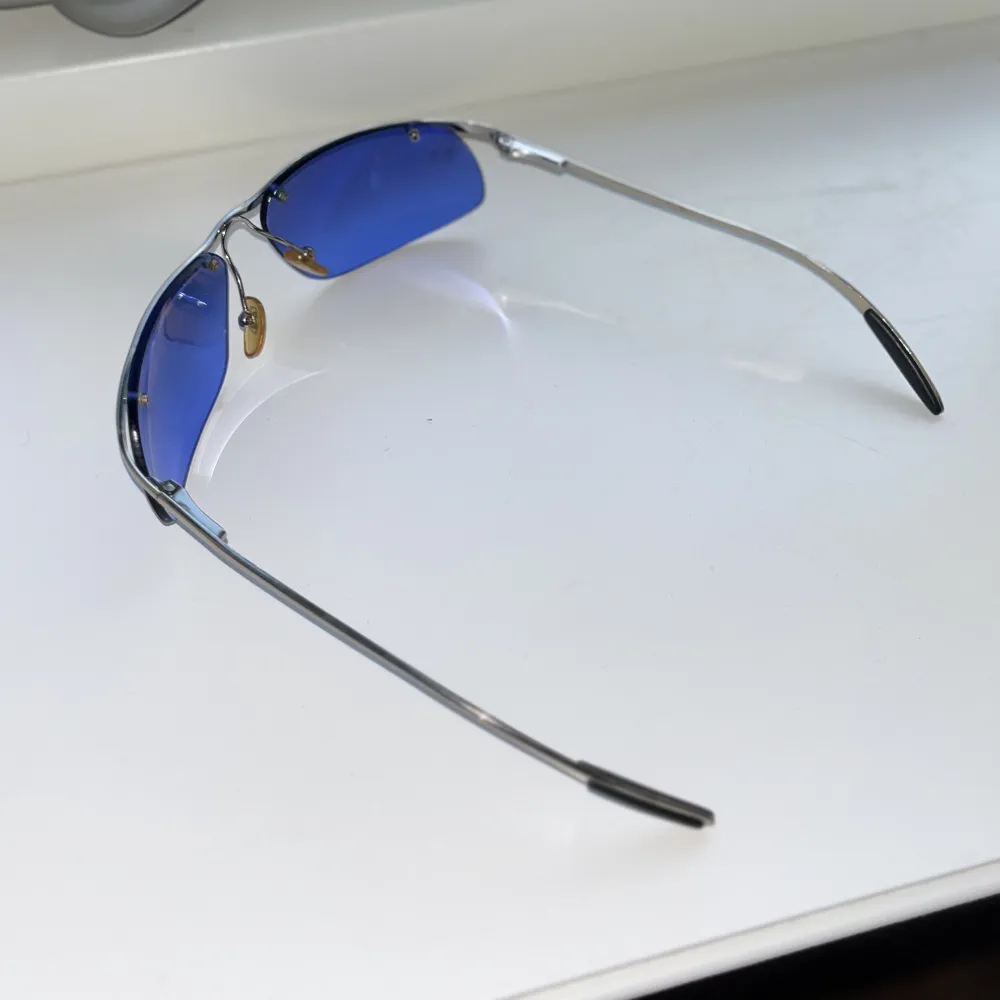 Ett par solglasögon som jag köpte på loppis för ett bra tag sen som nu längre aldrig används . Accessoarer.