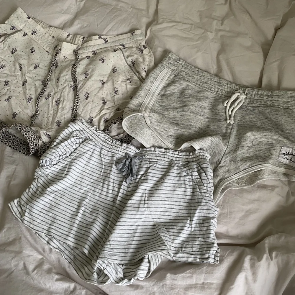 Olika pyjamas/mjukisshorts som passar s, 50kr/st💕. Shorts.
