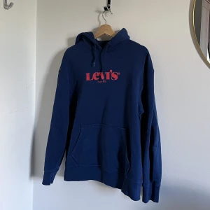 Hoodie LEVI’S - Sparsamt använd, växte ur den