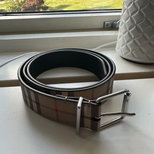 Burberry bälte - Tjenare, Säljer nu mitt burberry bälte! Size: 105 Cond: 8,5/10 (extra hål) Kvitto finns!