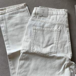Helt nya Dagny jeans från Gina Tricot i strl 38. Vit färg.