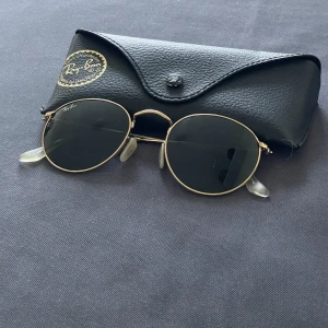 Raybans solglasögon - Solglasögon från Rayban i fint skick! 