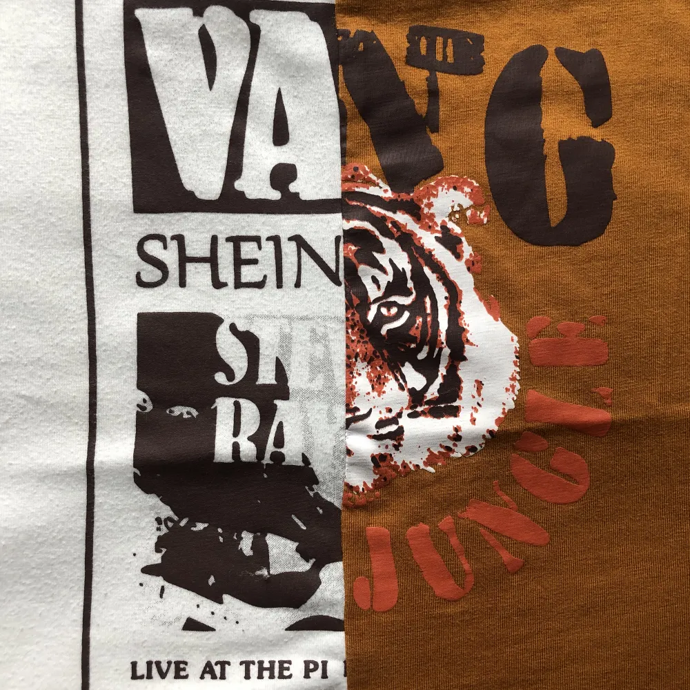 Säljer den här tröjan från SHEIN. Aldrig använd. Köparen står för frakt. Tryck inte på köp nu. Betalning via Swish.💗. T-shirts.