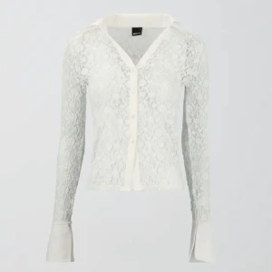 Lace shirt - Jättefin topp från gina. Köpt för 399 me lappen kvar! Passar S och M oxå!