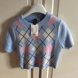 Topp - Använd en gång och med lappen kvar (: tror den kosta 150kr, fick i present men passa inte mig 